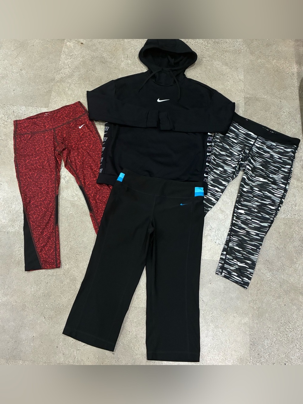 Women’s NIKE Hoodie Sweatshirt & Leggings, sz Small